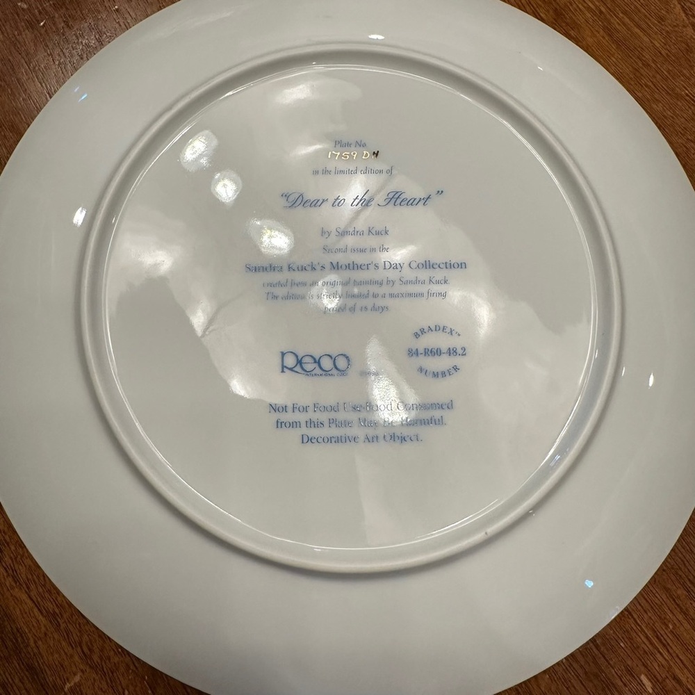 Dear to the Heart by Sandra Kuck Vintage Collectors Plate 571 - Picture 4 of 8